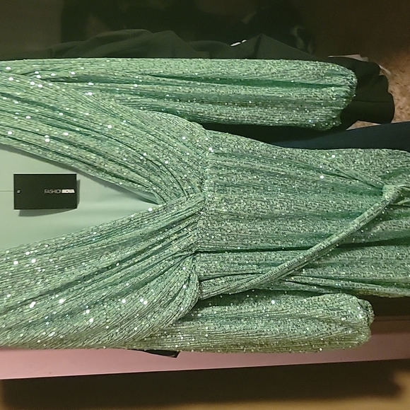 Dress - Picture 4 of 5